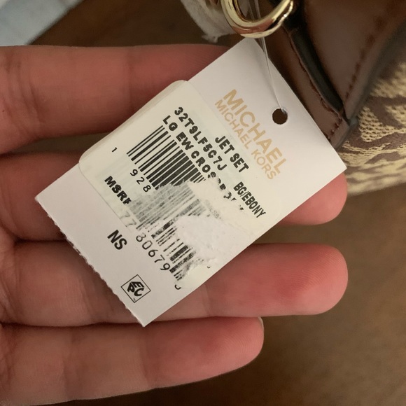 New Mk jet set large EW crossbody ♥️ - Picture 4 of 8